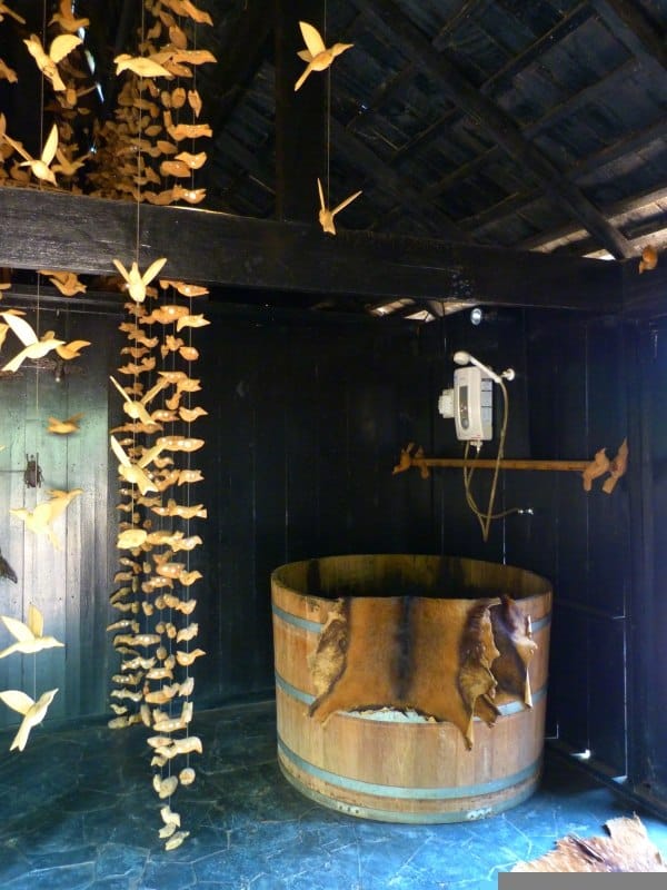 The Black Temple Chiang Rai Thailand Shower
