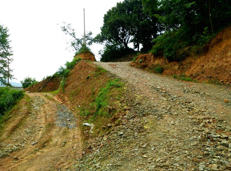 Hiking trail to Pingan
