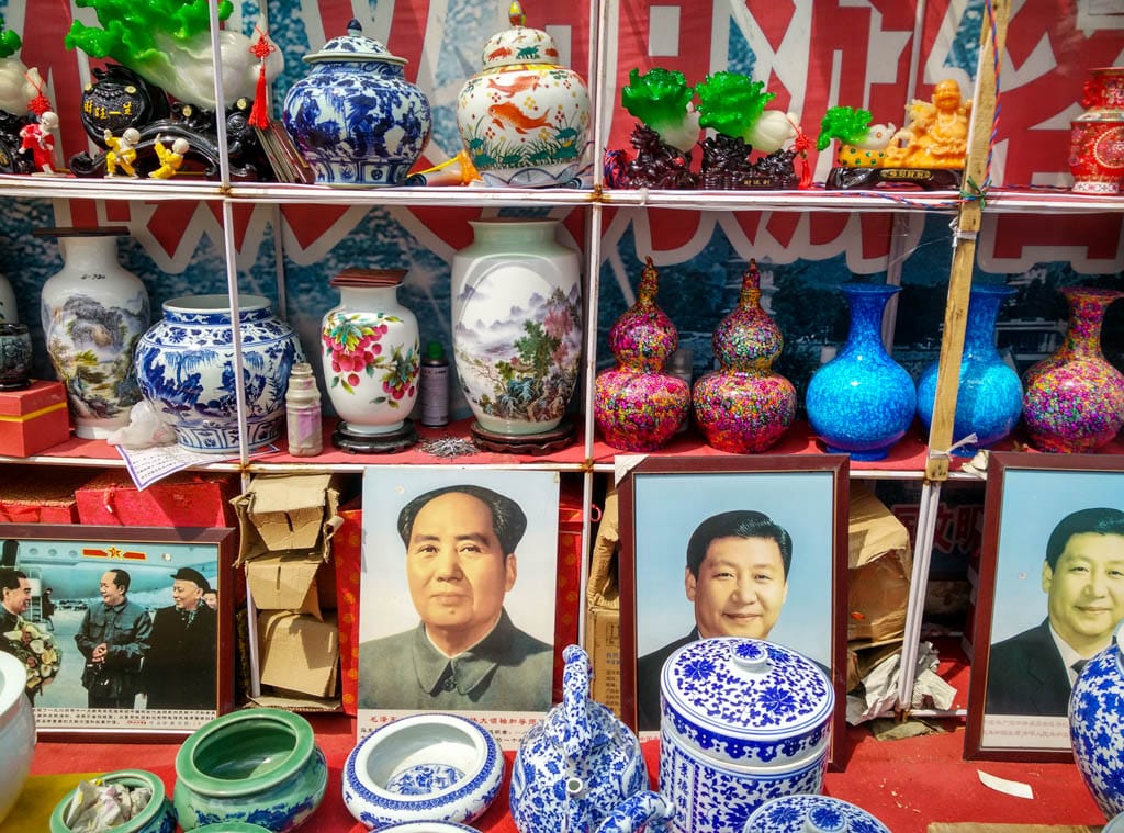 Decorative Chinese vases and portraits