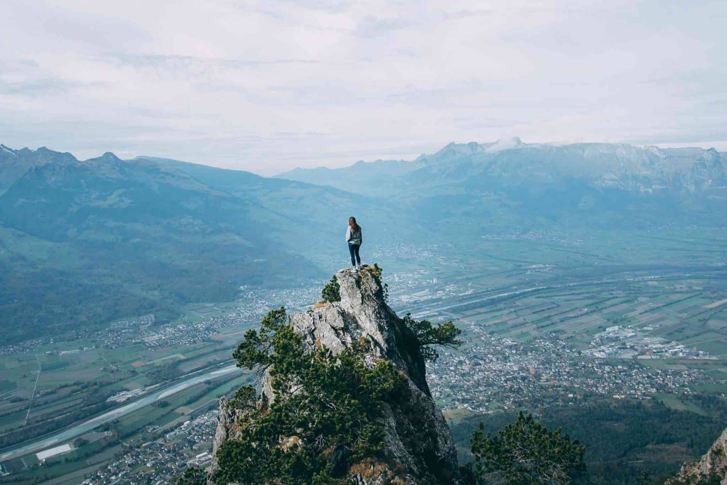 10 Upcoming Feminist Solo Female Travel Bloggers To Follow